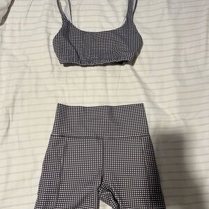 Vuori checkered set - sports bra and bike shorts